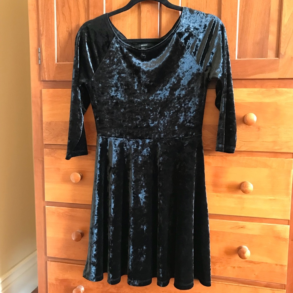 Black Velvet Skater Dress Forever 21 (Medium)